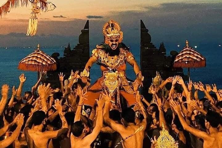 Uluwatu Sunset Tour & Kecak Fire Dance - Image 4