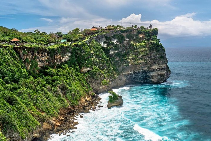 Uluwatu Temple Sunset and Kecak Fire Dance - Image 2