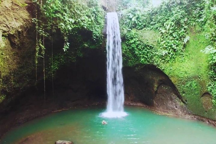 Waterfall tour in Bangli - Image 1