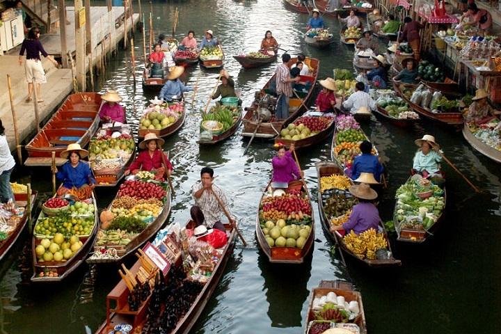 Floating Market Damnoen Saduak and Meklong Railway Market: Half Day Tour - Image 1