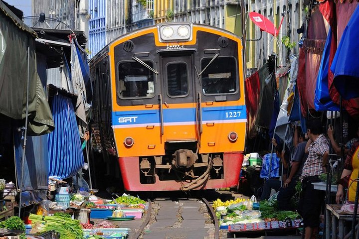 Floating Market Damnoen Saduak and Meklong Railway Market: Half Day Tour - Image 2