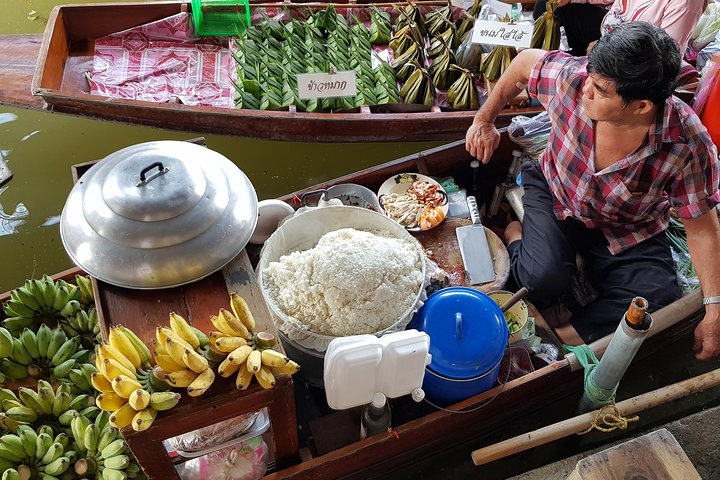 Floating Market Damnoen Saduak and Meklong Railway Market: Half Day Tour - Image 4