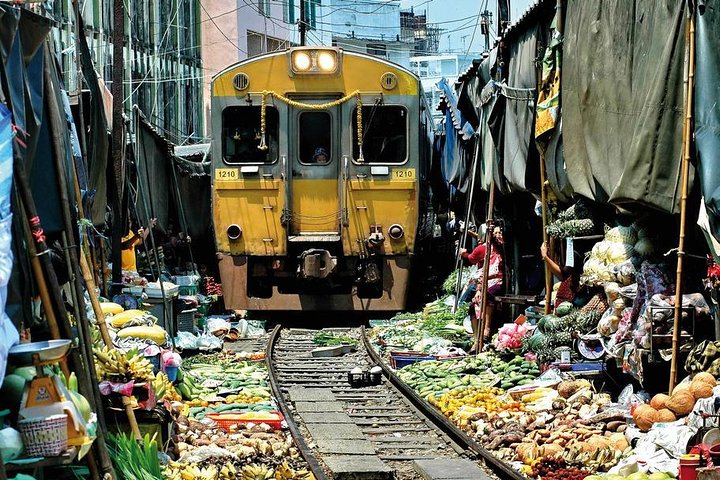 Private Tour: Amphawa Floating Market & Maeklong Railway Market - Image 3