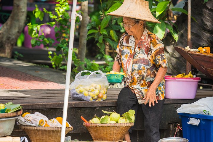Private Tour: Amphawa Floating Market & Maeklong Railway Market - Image 5