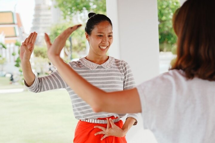 Thai Dance Class at Wat Arun - Image 1
