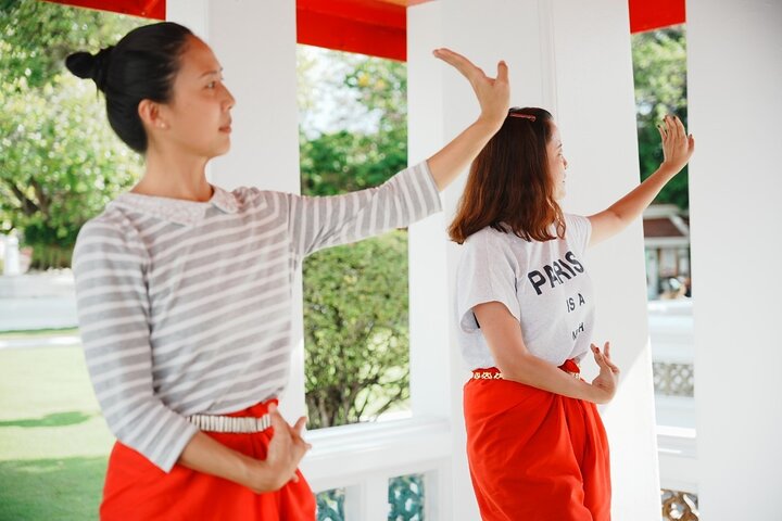 Thai Dance Class at Wat Arun - Image 4