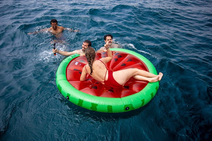 3-Hour Barcelona Sailing Tour with Swimming, Snacks, and Drinks. - Image 3