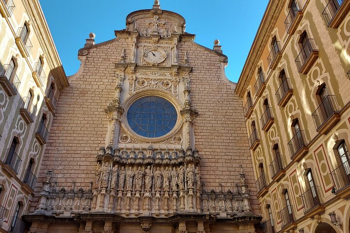 5-Hour Private Tour in Montserrat - Image 4