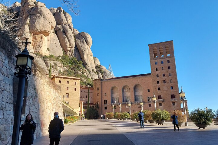 5-Hour Private Tour in Montserrat - Image 1