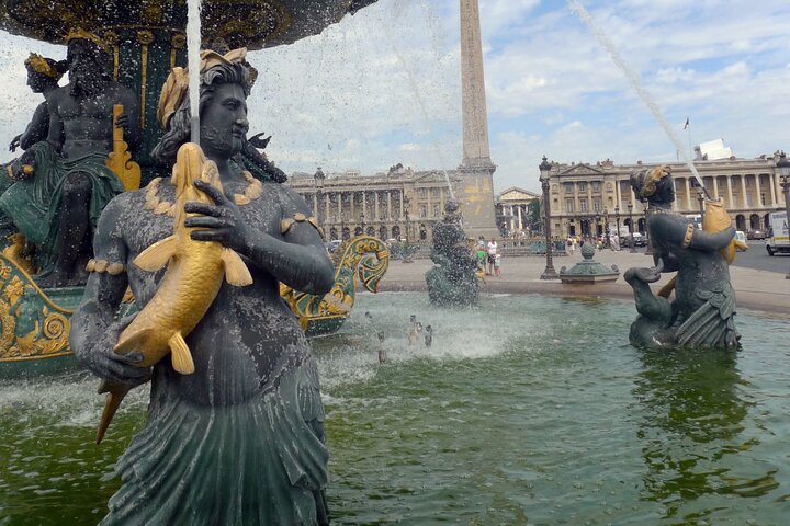 Arc de Triomphe and the Champs-Elysees Discovery Private Tour - Image 3