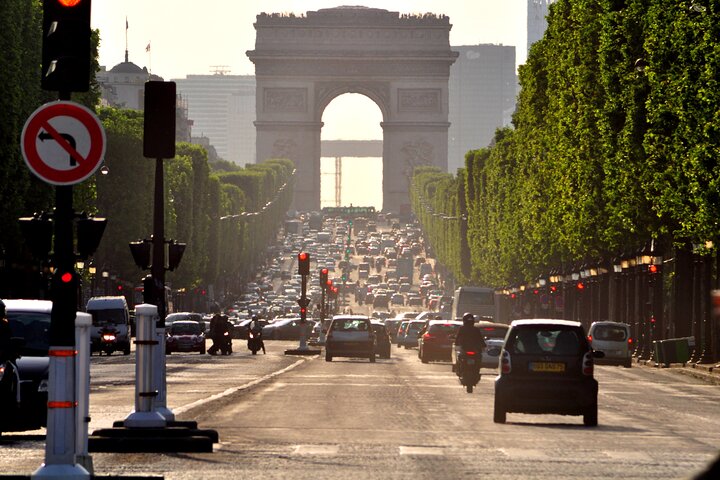 Arc de Triomphe and the Champs-Elysees Discovery Private Tour - Image 5