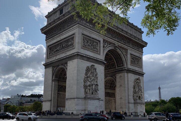 Arc de Triomphe and the Champs-Elysees Discovery Private Tour - Image 1