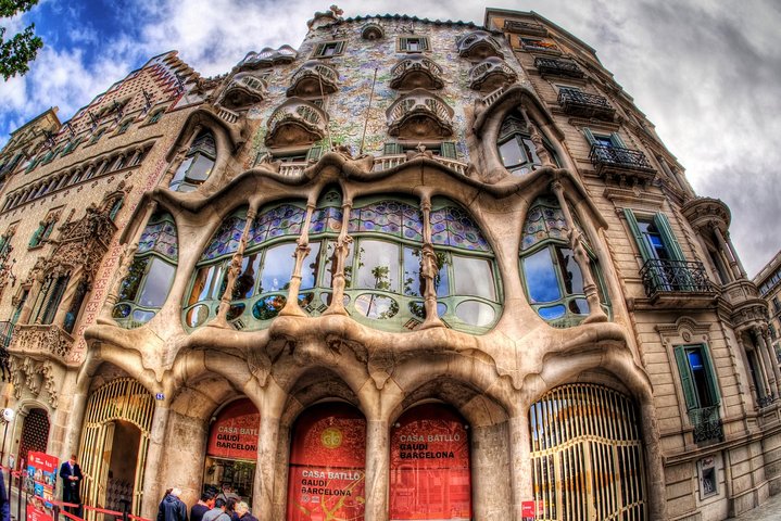 Art Nouveau Private Tour of Gaudi’s Barcelona - Image 1
