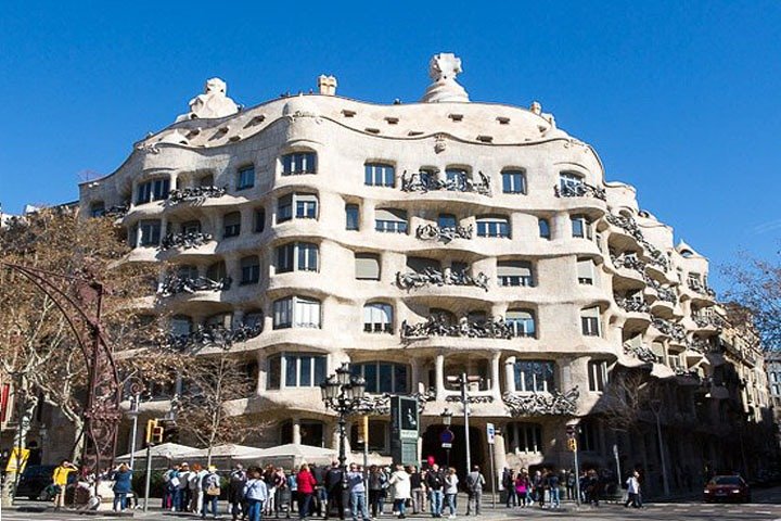 Barcelona City + La Roca Village Tour - Image 1