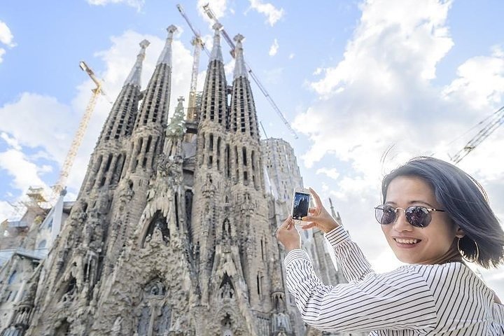 Barcelona City + Montserrat Tour - Image 3