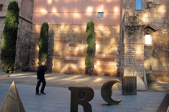 Barcelona Code Highlights (Gaudí, Old Town & Panoramic Tour) - Image 3