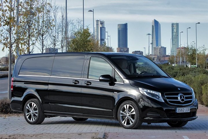 Barcelona Highlights Chauffeured Private Tour - Image 1