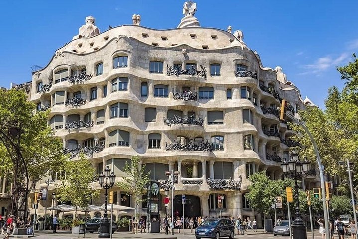 Barcelona Highlights Chauffeured Private Tour - Image 4