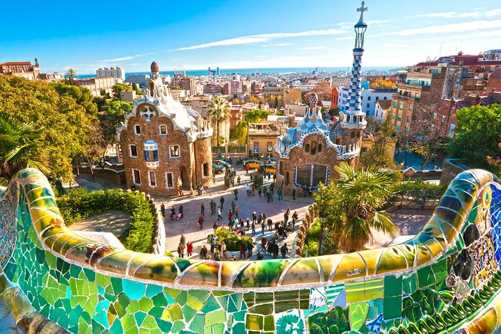 Barcelona Highlights Private Guided Tour with Hotel Pick-up - Image 3