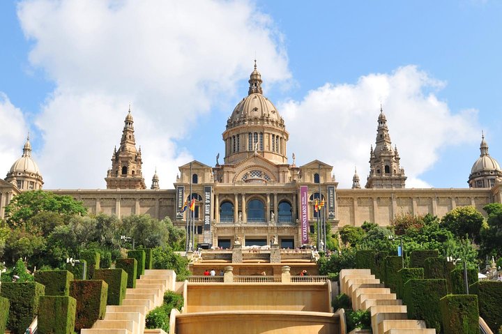 Barcelona Highlights Private Guided Tour with Hotel Pick-up - Image 4
