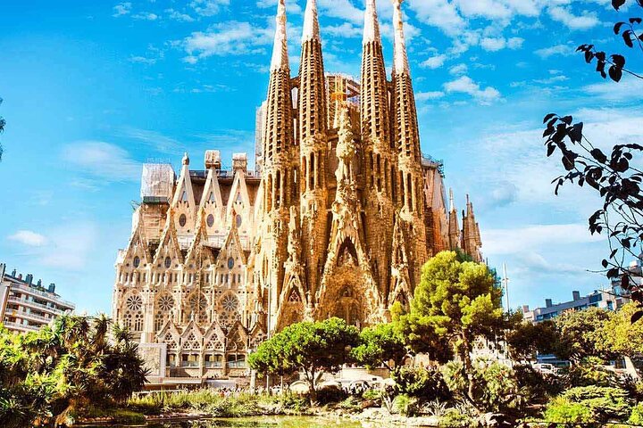 Barcelona Highlights Private Tour  - Image 1