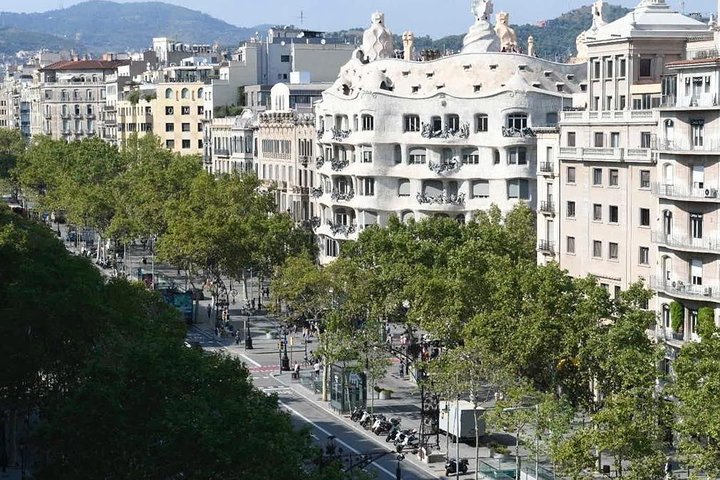 Barcelona Highlights Tour Privado - Image 5