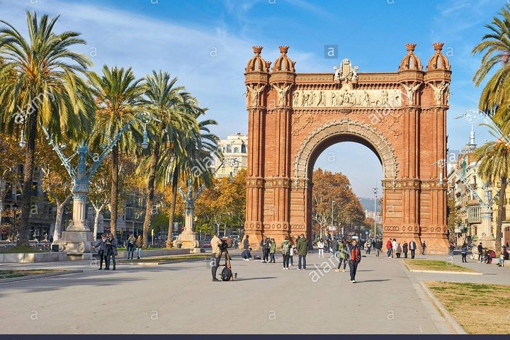 Barcelona Highlights Tour Privado - Image 2