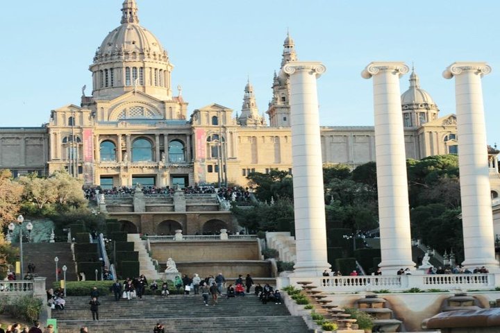 Barcelona Highlights Tour Privado - Image 3