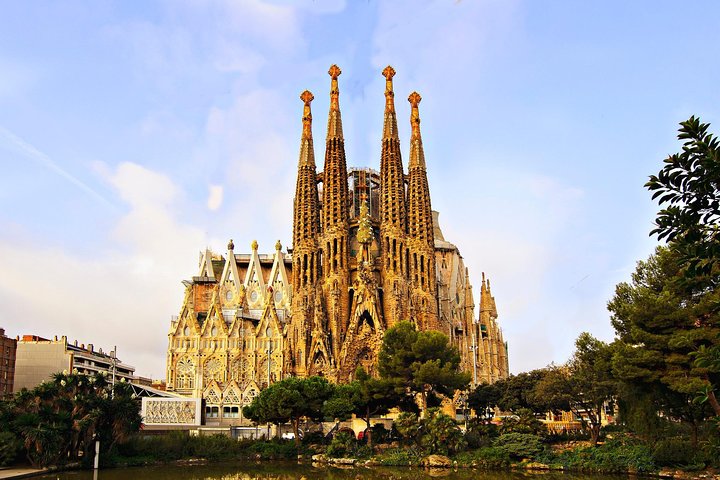 Barcelona & Montserrat Luxury Private Tour - Image 1
