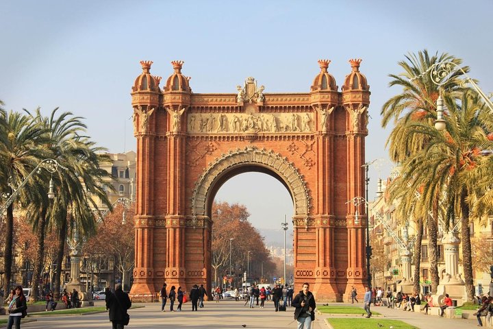 Barcelona Private 4 hours Shore Excursion with private vehicle and guide - Image 4