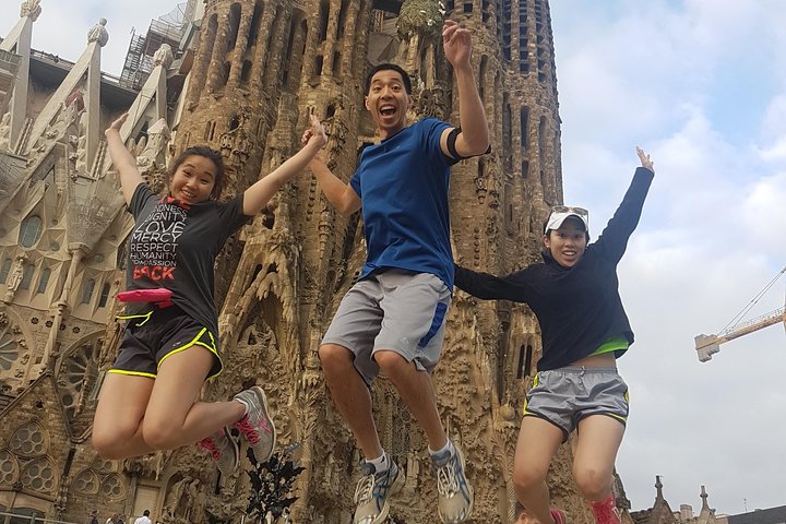 Barcelona Running Tour. Discover the city with a local - Image 1