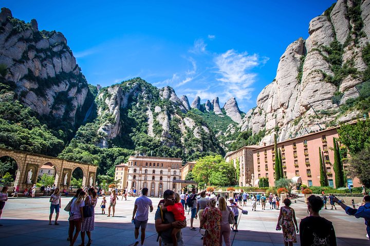 Barcelona Shore Excursion: Private Montserrat and Cava Trail Day Trip from Barcelona - Image 1