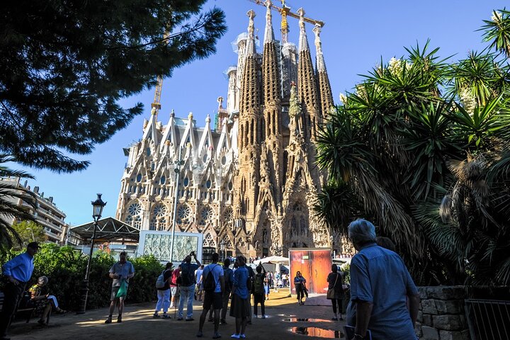 Barcelona Shore Excursion: Private Montserrat and Cava Trail Day Trip from Barcelona - Image 5