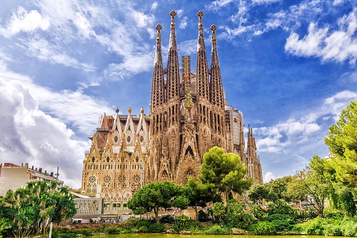 Barcelona Shore Excursion with Tapas and Sagrada Familia - Image 1