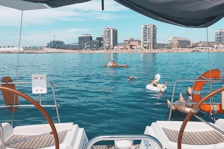 Barcelona Small Group Sailing and cava - Image 3