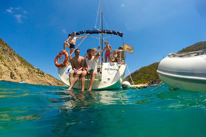 Barcelona Small Group Sailing and cava - Image 2