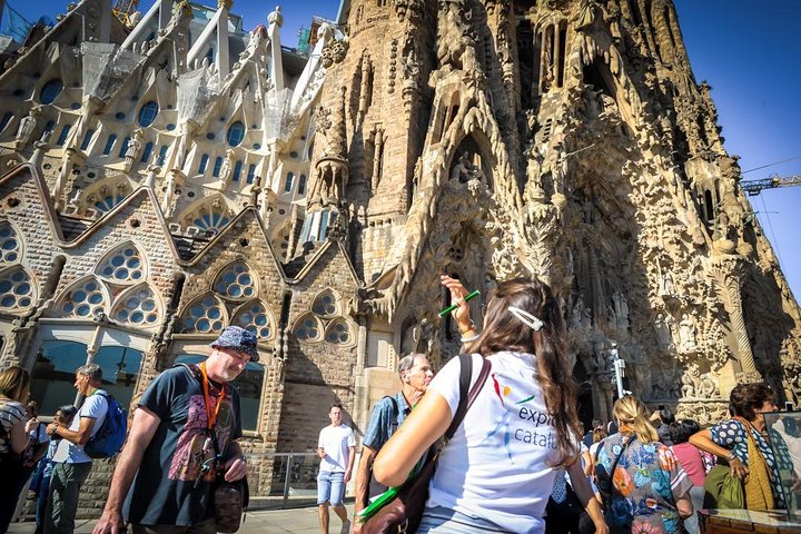 Best of Barcelona Private Tour with Sagrada Familia - Image 2
