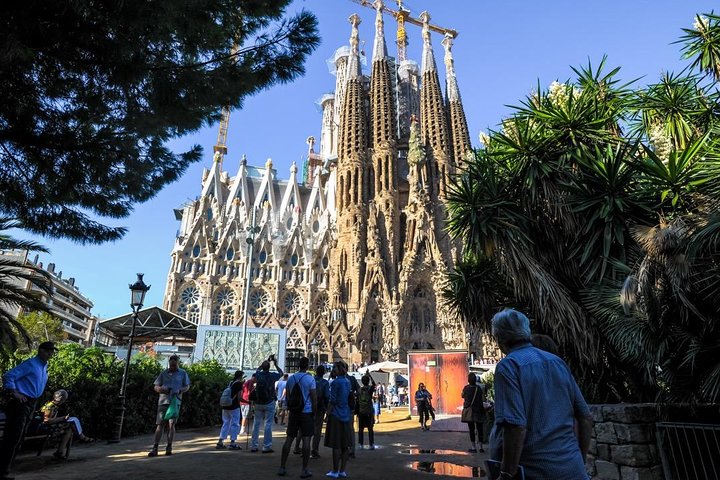 Best of Barcelona Shore Excursion with Sagrada Familia Skip the Line Ticket - Image 1
