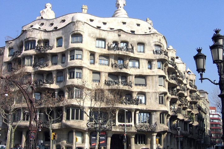 Discover Barcelona Private Tour - Image 1
