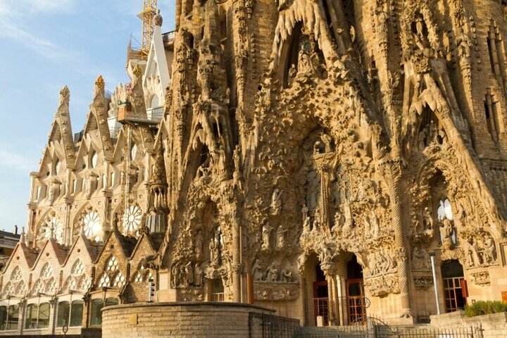 Full-Day Private Guided All Inclusive Barcelona Shore Excursion - Image 3