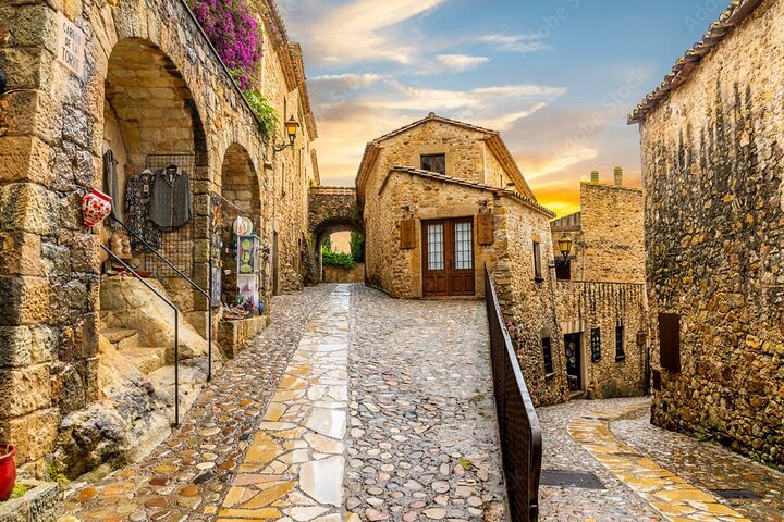 Full Day Tour Amazing Costa Brava Medieval Towns Hotel Pick Up - Image 1