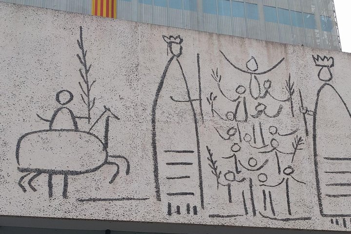 Gothic Quarter and Sagrada Familia Private Tour Skip the Line Tickets included - Image 3