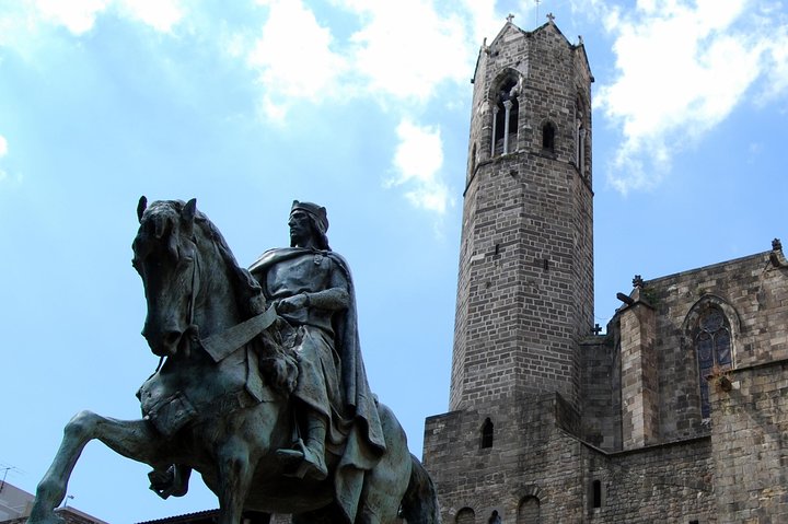 Gothic Quarter and Sagrada Familia Private Tour Skip the Line Tickets included - Image 5