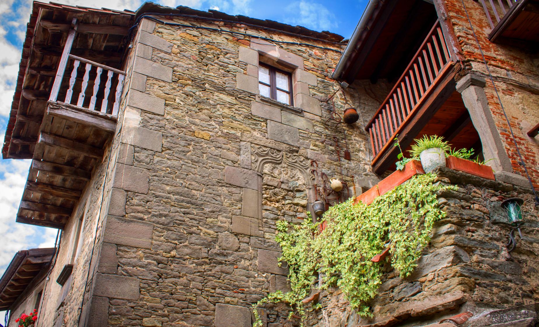 Medieval Villages of Besalu, Rupit and Tavertet Day Trip Small Group from Barcelona - Image 1