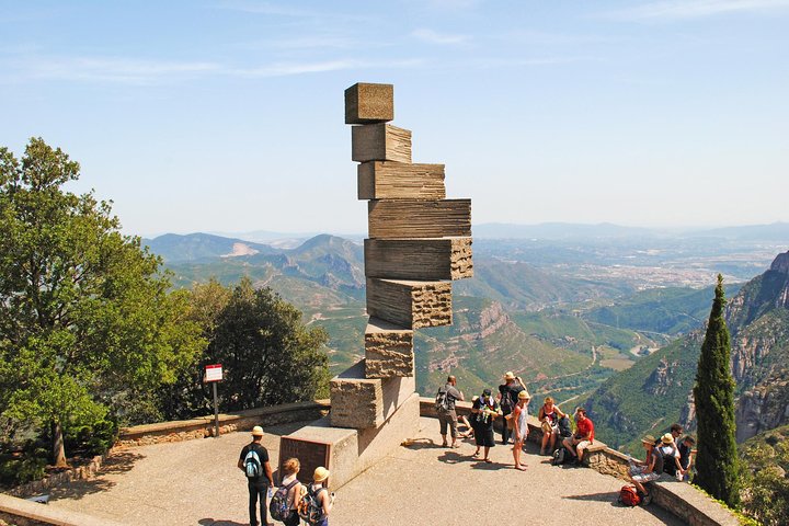 Montserrat Private Guided Tour with Pick up - Image 3