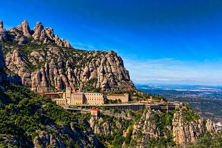 Montserrat Private Guided Tour with Pick up - Image 1