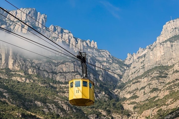 Montserrat + Sitges Tour - Image 5