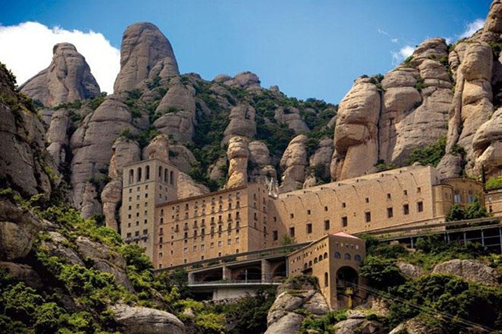 Montserrat Tour - Image 1