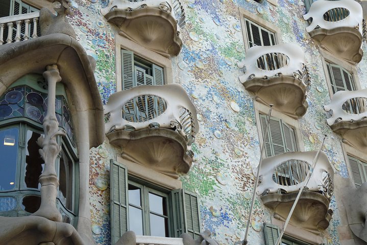 Park Güell and Sagrada Familia, Gaudí's Masterpieces Private Tour - Image 2