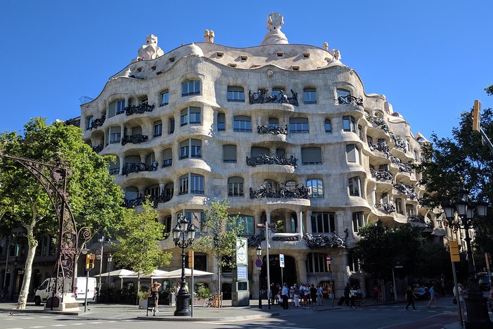 Park Güell and Sagrada Familia, Gaudí's Masterpieces Private Tour - Image 3
